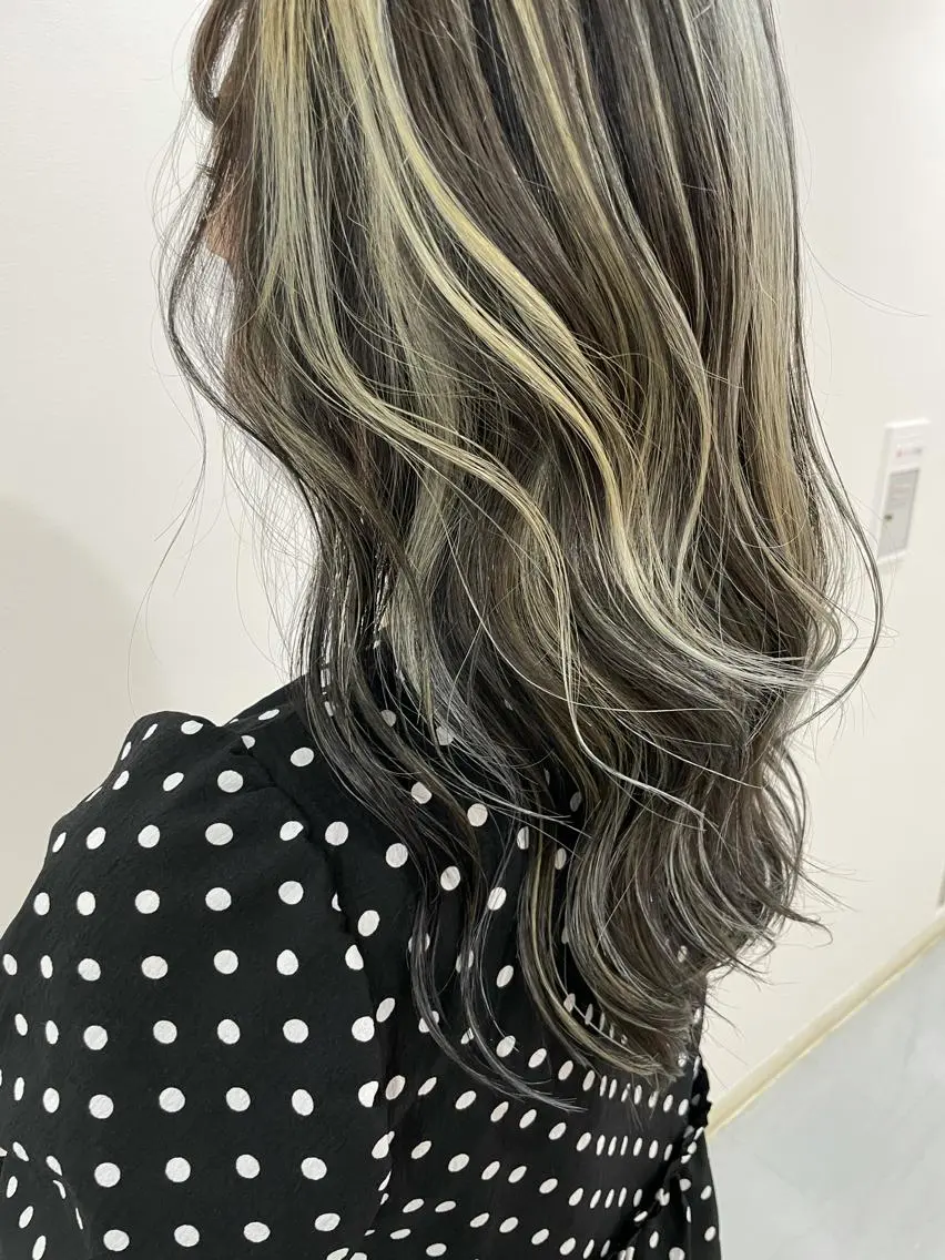 ロング カラー akane .のヘアスタイル