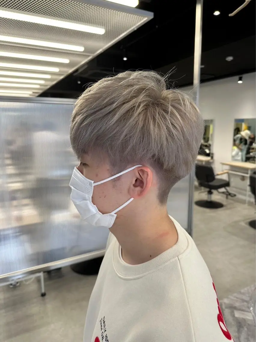 ショート カラー フェザーショート⚡️ REONのヘアスタイル