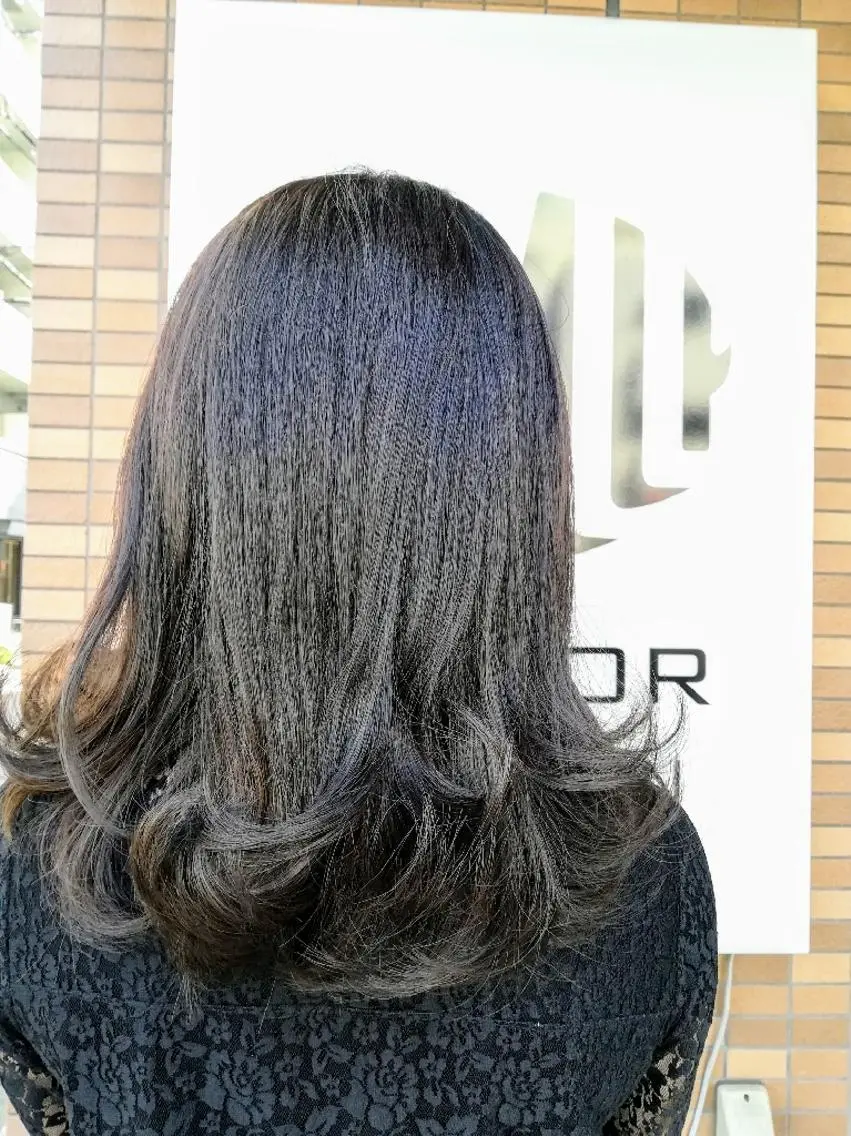 カラー アッシュ アッシュグレー アッシュグレージュ グレージュ イルミナカラー MILLOR “ミラー”のヘアスタイル