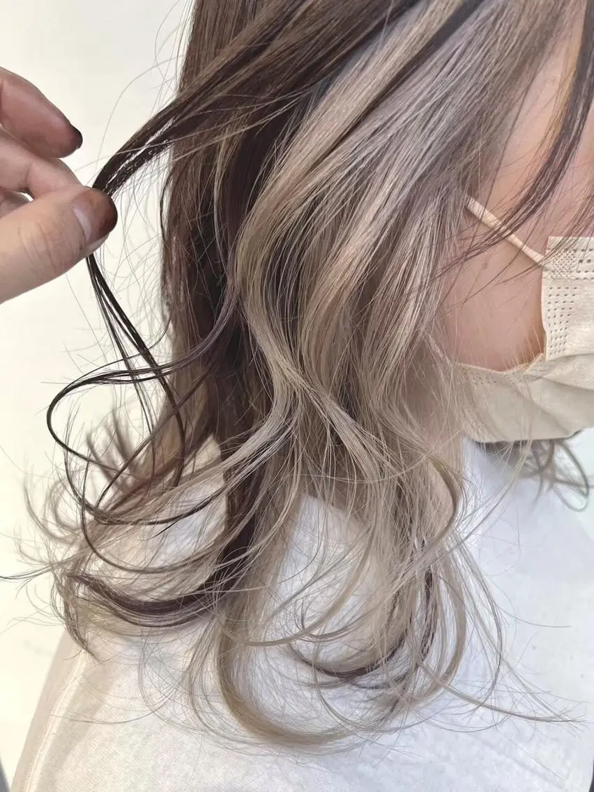ミディアム koki ハイトーンカラーのヘアスタイル