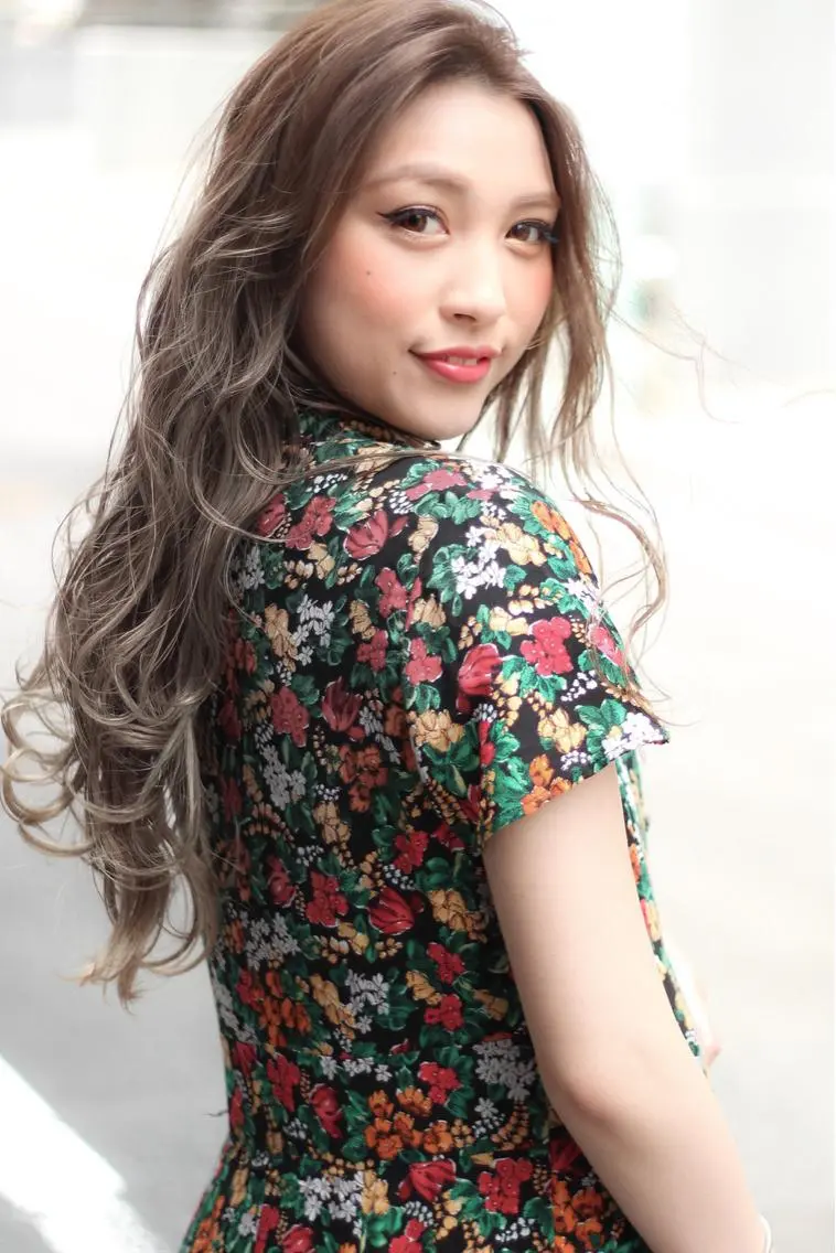 ロング EIGHT plum TOKIOリミテッドのヘアスタイル