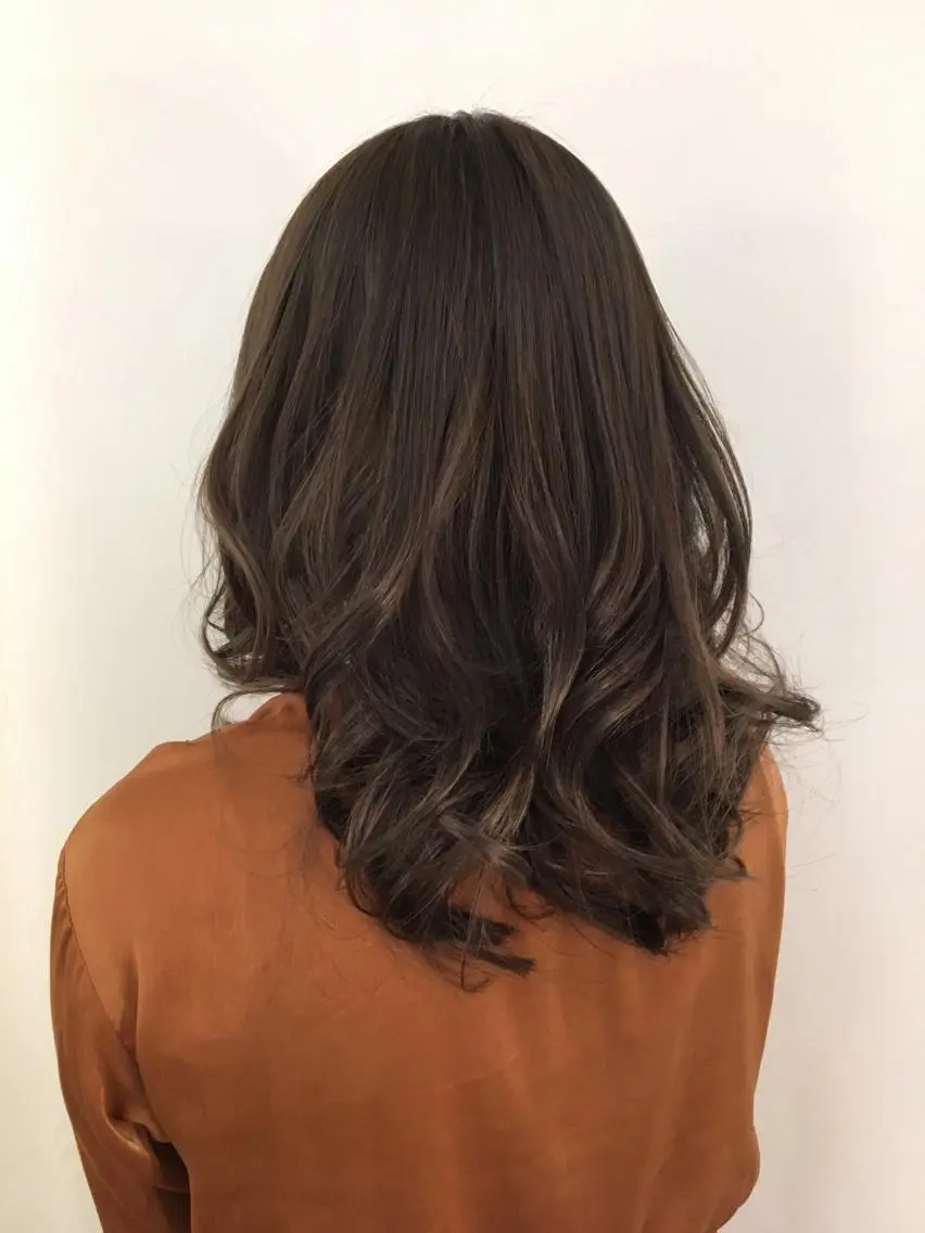 セミロング カラー たなか ちあきのヘアスタイル