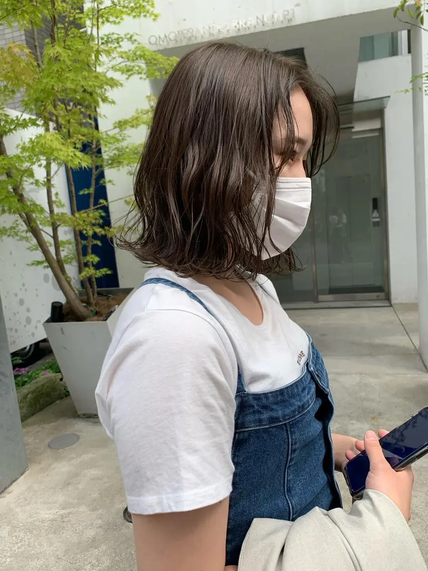 ミディアム カラー マツエク・マツパ ハイトーンボブ 前田 表参道　グレージュのヘアスタイル