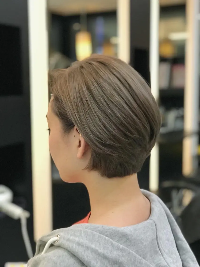 ショート カラー ブリーチ ダブルカラー グレージュ ボブ カット ヘアカラー トリートメント 國井 慎吾のヘアスタイル
