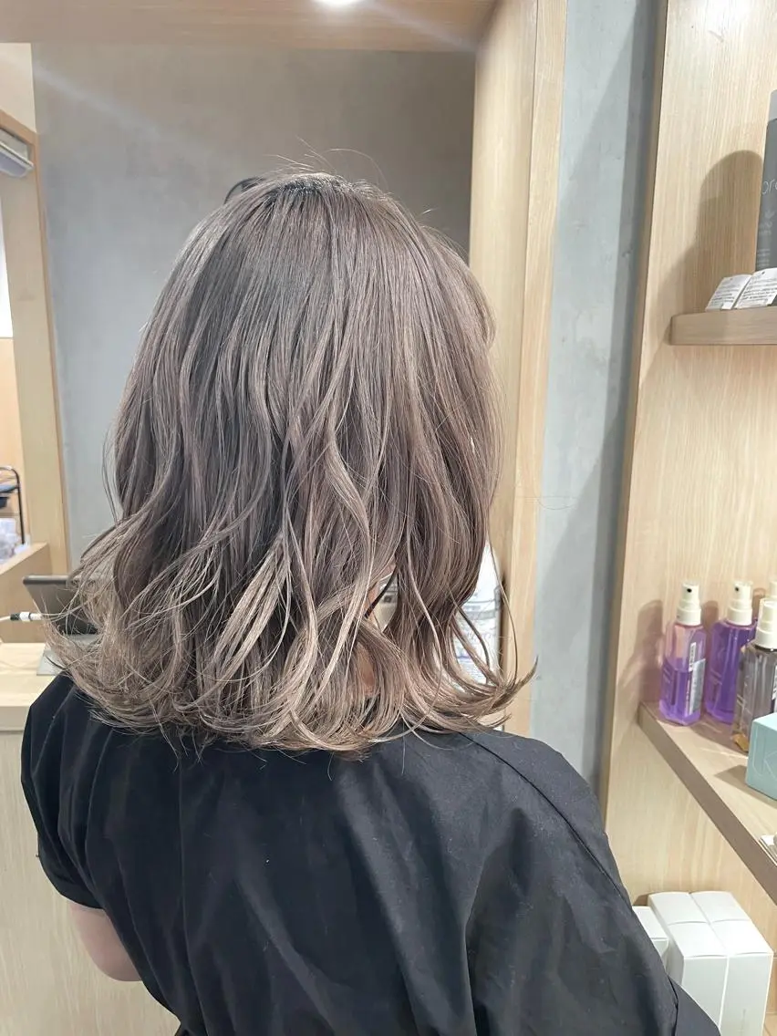 ミディアム カラー ベージュカラー ブリーチ ミルクティーベージュ ヘアカラー トリートメント 城 健太郎 💎ハイトーンのヘアスタイル