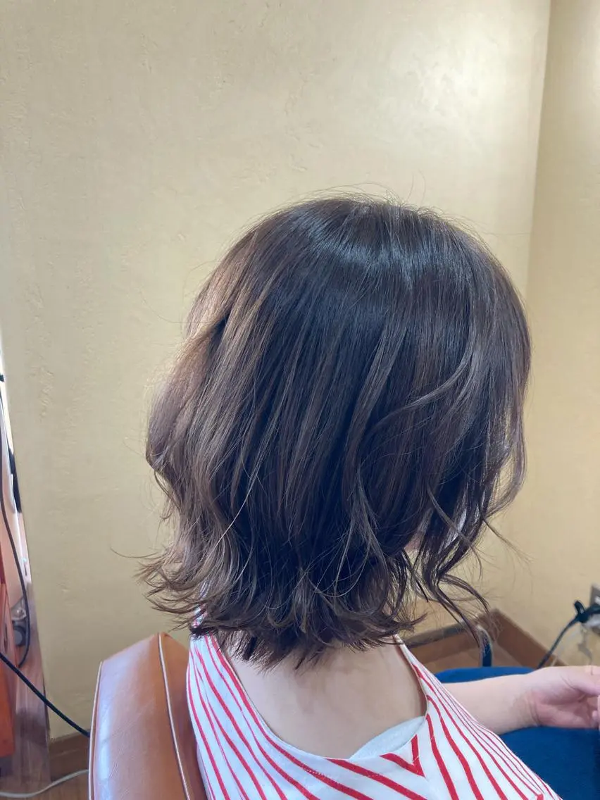ミディアム 外ハネヘア カット ヘアカラー R's hair 大道瞳のヘアスタイル