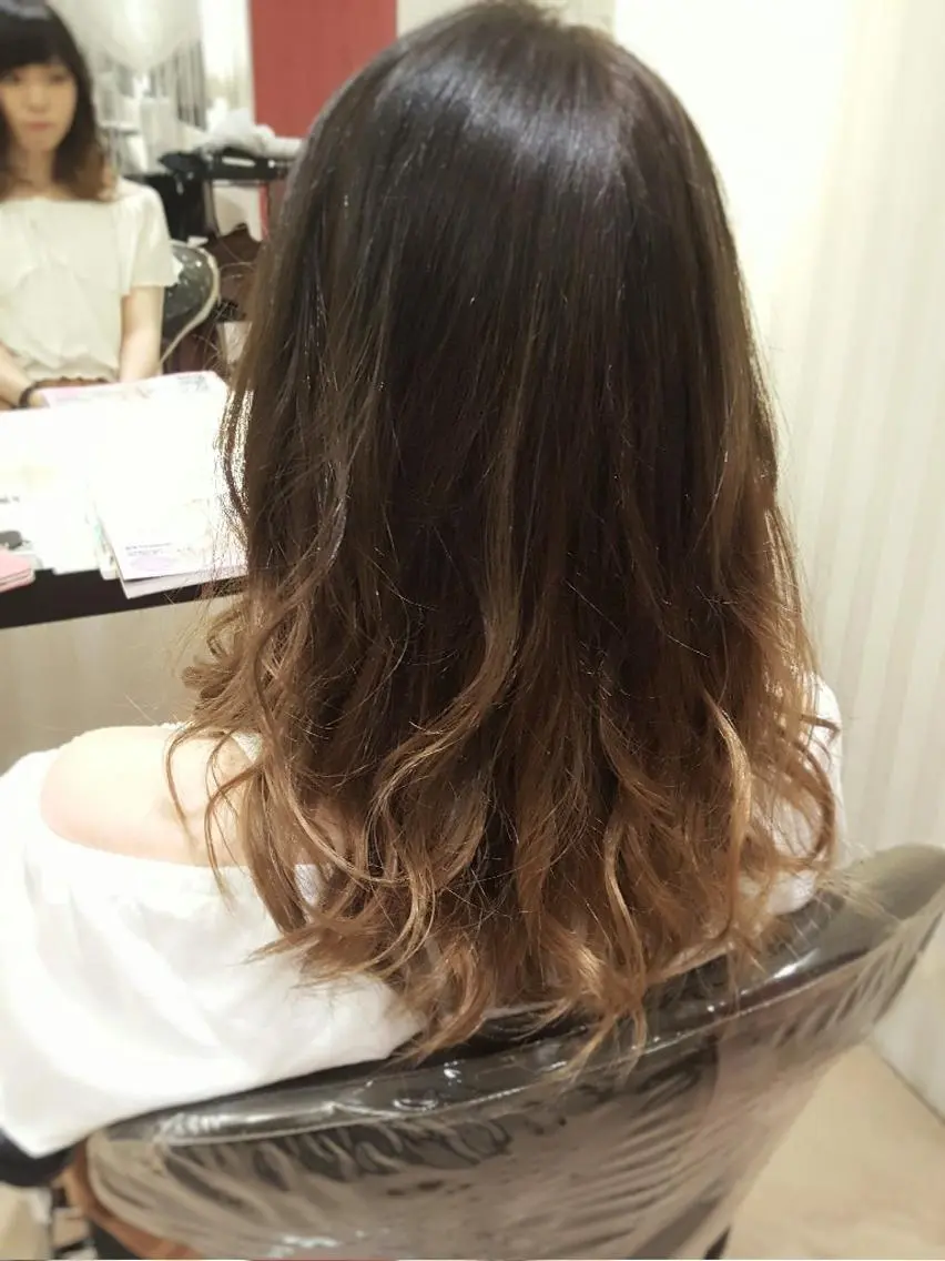 ミディアム カラー ヘアアレンジ アッシュ グラデーションカラー 秋山 幸太のヘアスタイル