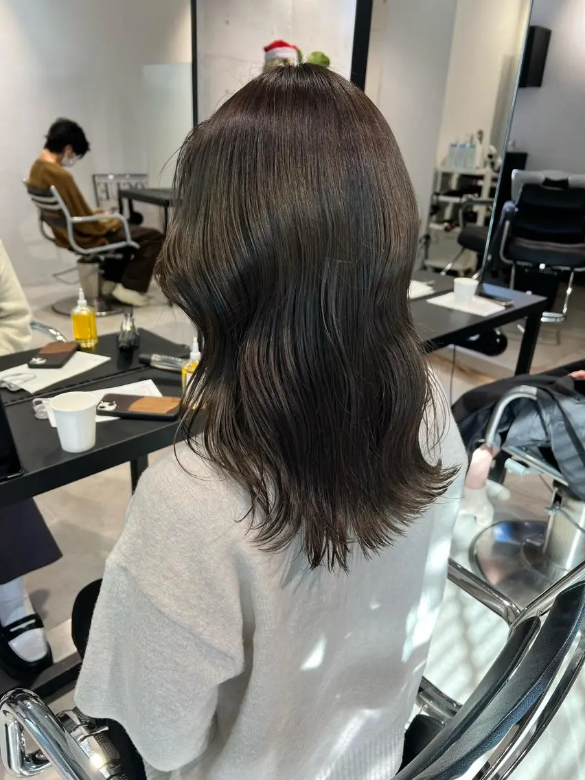 セミロング カラー ヘアカラー トリートメント 赤みゼロ/透明感 カラー🌿KANTAのヘアスタイル