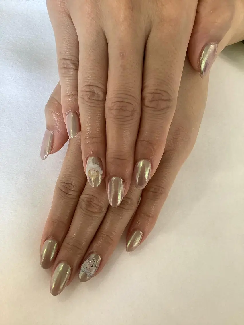 ネイル ミラーネイル saki. mのネイルデザイン