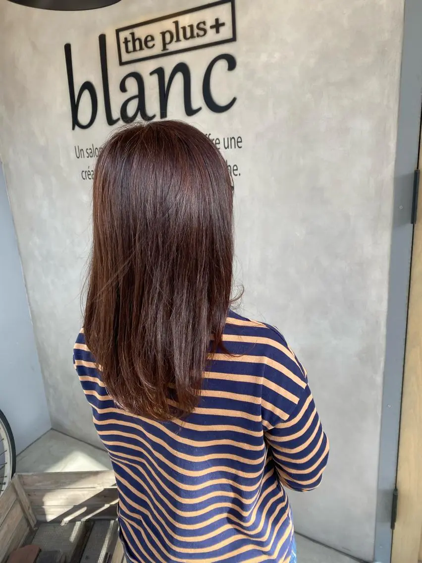 セミロング 冨樫 真季のヘアスタイル