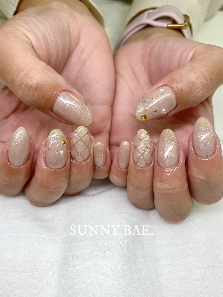 ネイル ゴールド ハート キラキラネイル ラメ(グリッター) 冬ネイル フットネイル 🕊 MIZUKIのネイルデザイン