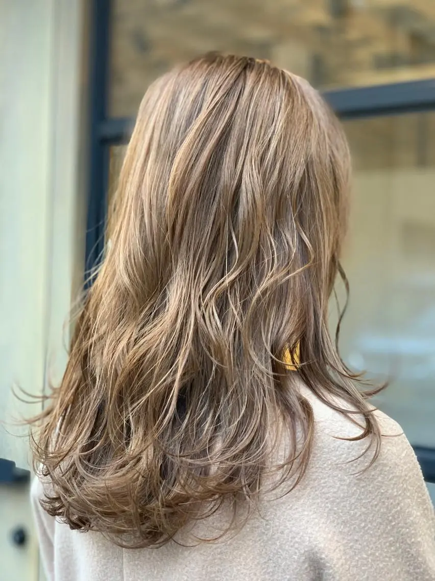ミディアム カラー ヘアアレンジ ヘアカラー 髪質改善×ハイトーン 中田啄也のヘアスタイル