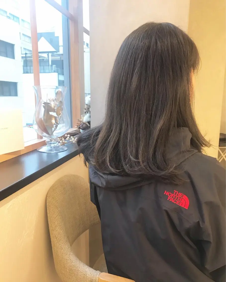 ミディアム カラー グレージュ ハイライトカラー ハイライト 眉毛ワックス konomiの眉毛・アイブロウイメージ