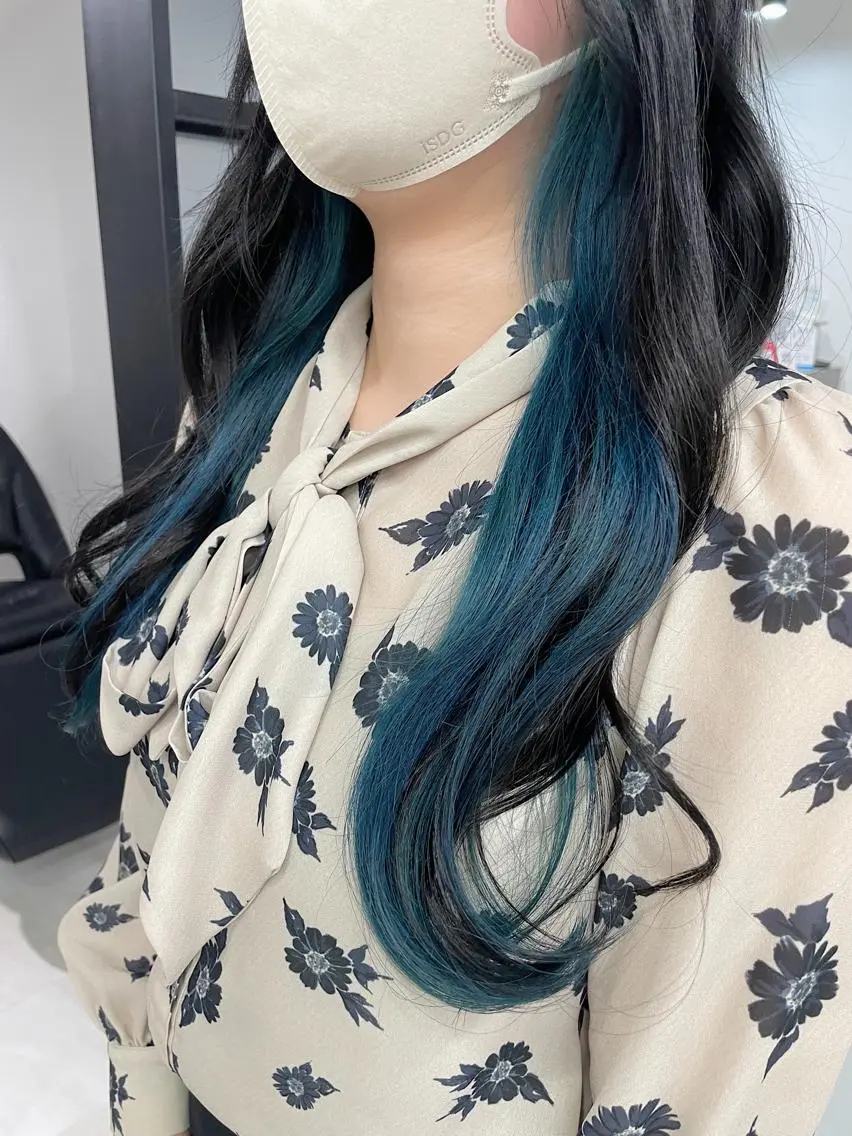 カラー 尾形 日和のヘアスタイル