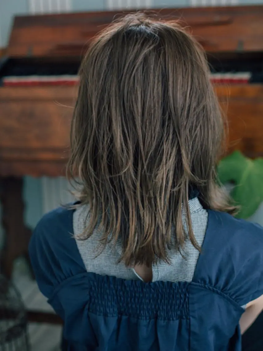 セミロング セミロングパーマ 伸ばしかけ レイヤーカット 外ハネヘア カット ヘアカラー トリートメント 福島 浩司のヘアスタイル