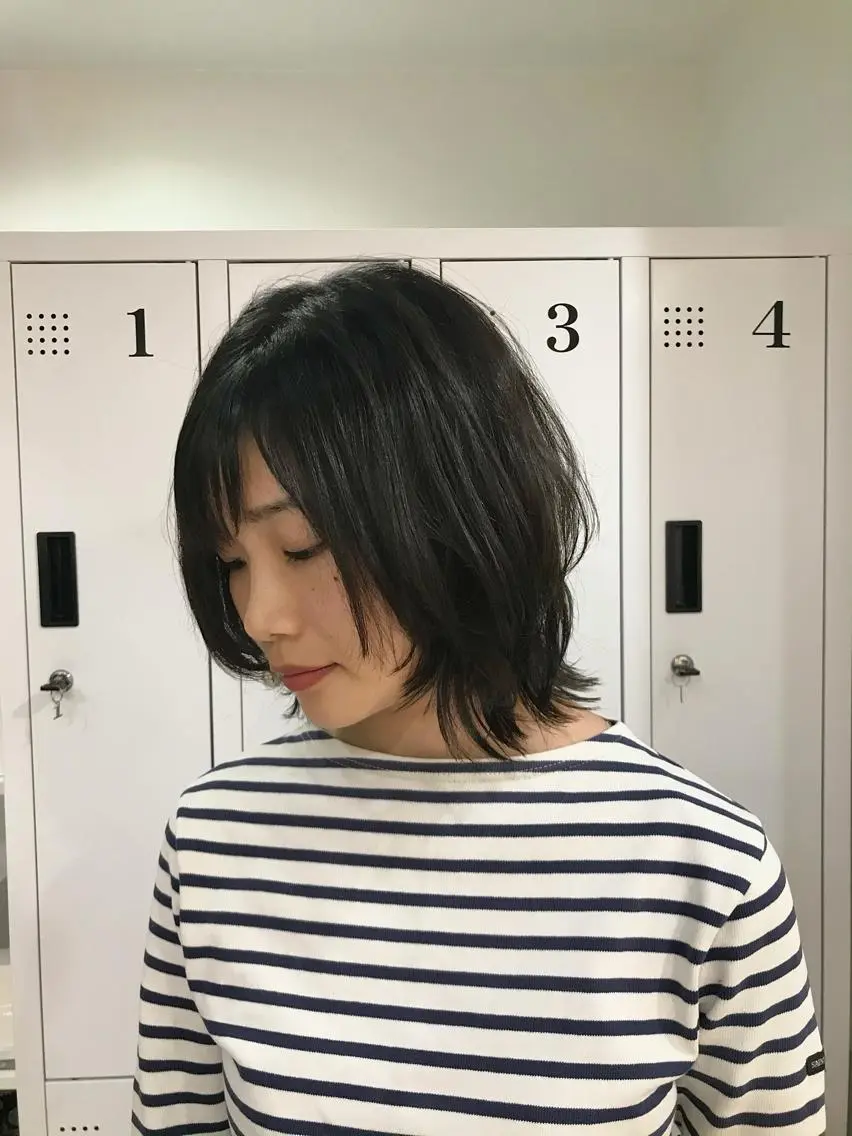 ミディアム ウルフカット オカダ ノゾミのヘアスタイル