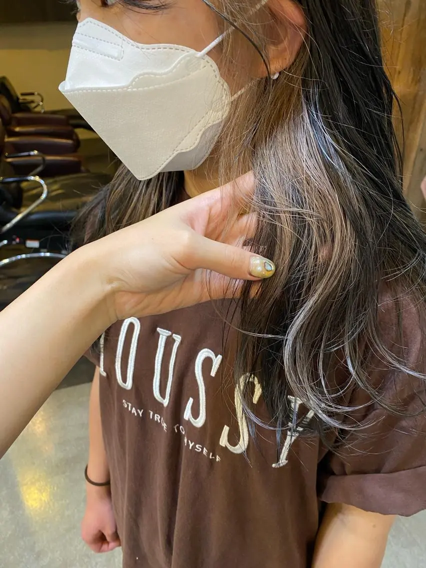 セミロング カラー パーマ ヘアアレンジ メンズ キッズ ネイル mana 暖色カラーカットのヘアスタイル