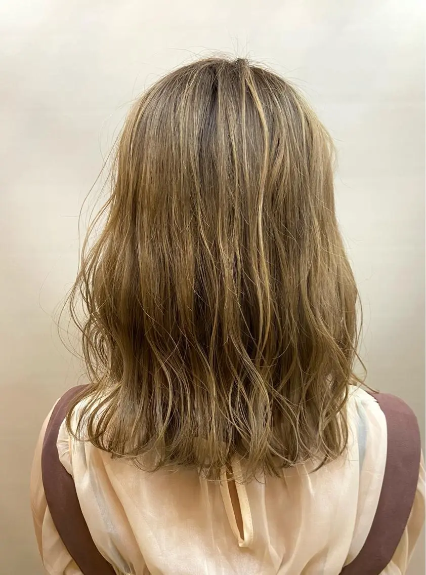 セミロング カラー ヘアカラー トリートメント 再現性◎✨艶髪🔆 川﨑友稀のヘアスタイル