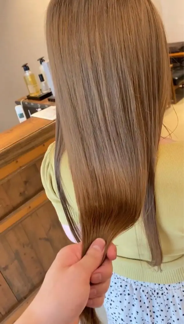 ミディアム カラー ブリーチ カット ヘアカラー トリートメント ヨシダ トオルのヘアスタイル