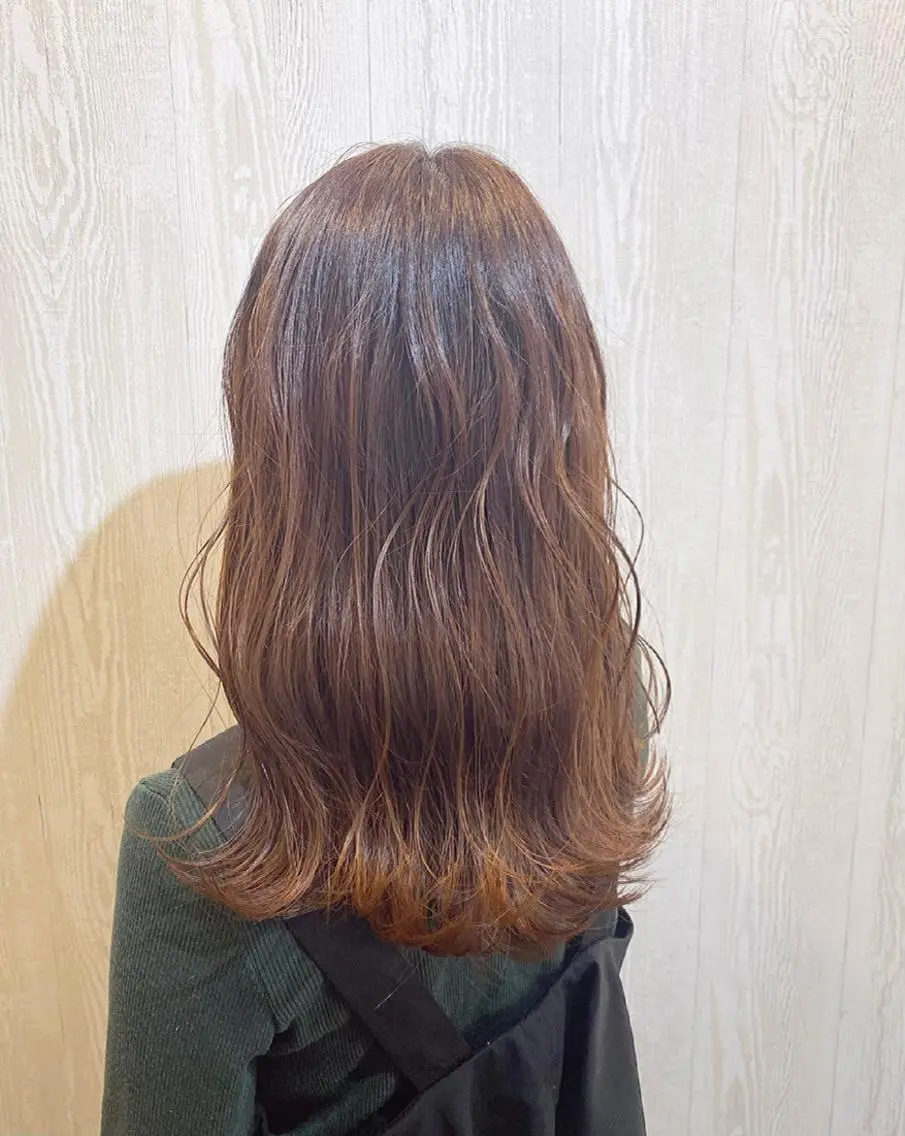 セミロング カラー パーマ カット ヘアカラー トリートメント TELA HAIR 副代表 岡田のヘアスタイル