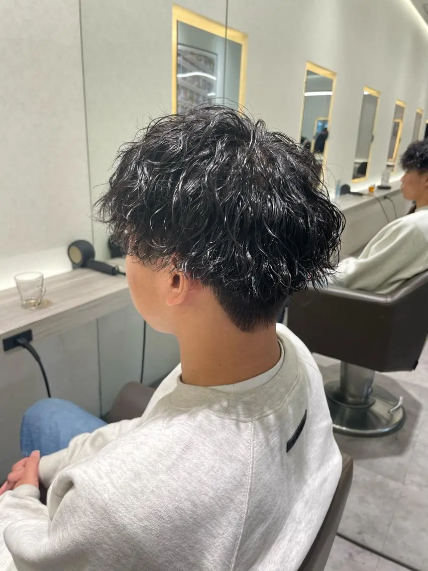 ショート パーマ メンズ メンズブリーチ メンズハイライト メンズメッシュ メンズパーマ メンズツイストパーマ メンズ特化/今池駅 徒歩1分/岡本一真のヘアスタイル