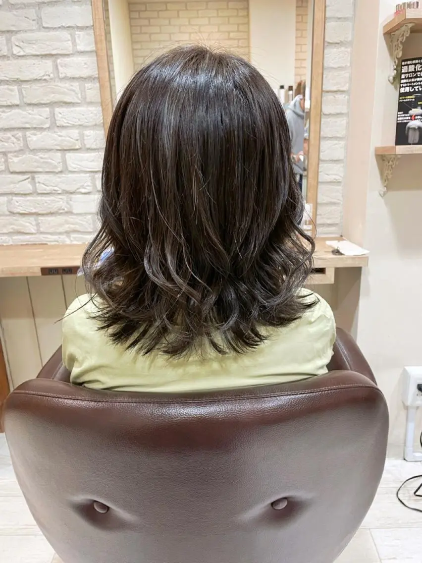 ミディアム カラー ブリーチ ダークグレー ブリーチなしカラー 清水 有実子のヘアスタイル