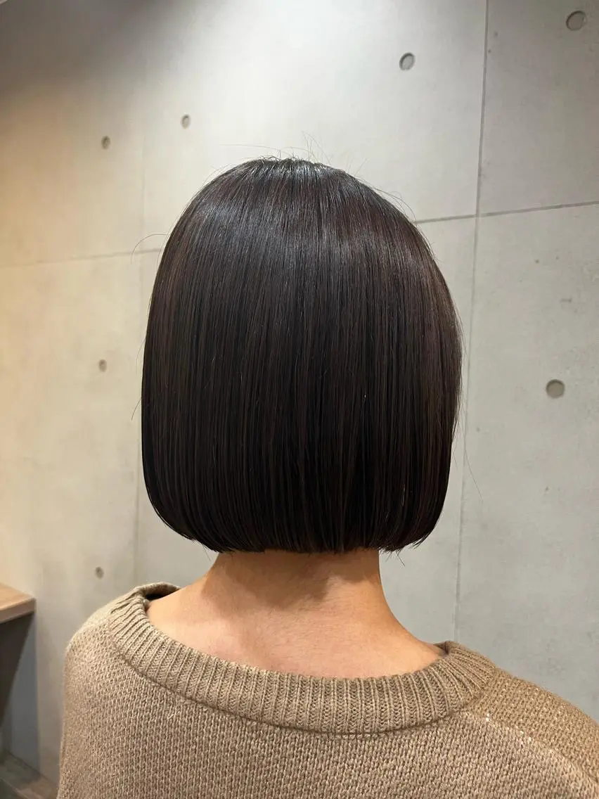 ミディアム アッシュ おせ ちさとのヘアスタイル