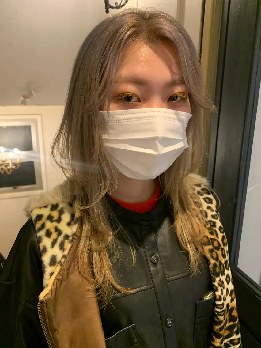 ロング カラー パーマ ヘアアレンジ メンズ キッズ ネイル マツエク・マツパ センターパート メンズハイトーン ベージュカラー ハイトーンカラー ホワイトベージュ ウルフレイヤーカット /チヒロのヘアスタイル