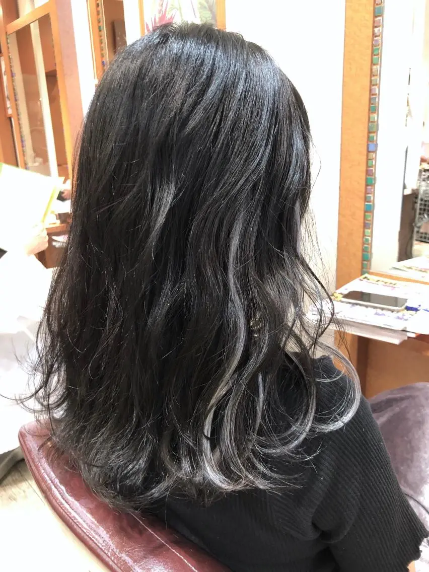 ロング カラー シールエクステ ハイライトカラー エクステ ハイライト 100%髪質改善特化 TRUNSのヘアスタイル
