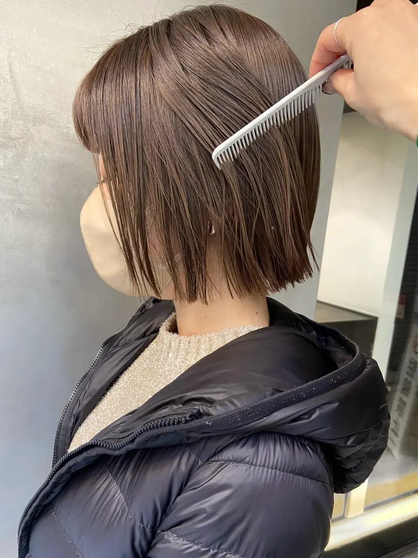 ショート カラー shiori ベージュカラーのヘアスタイル