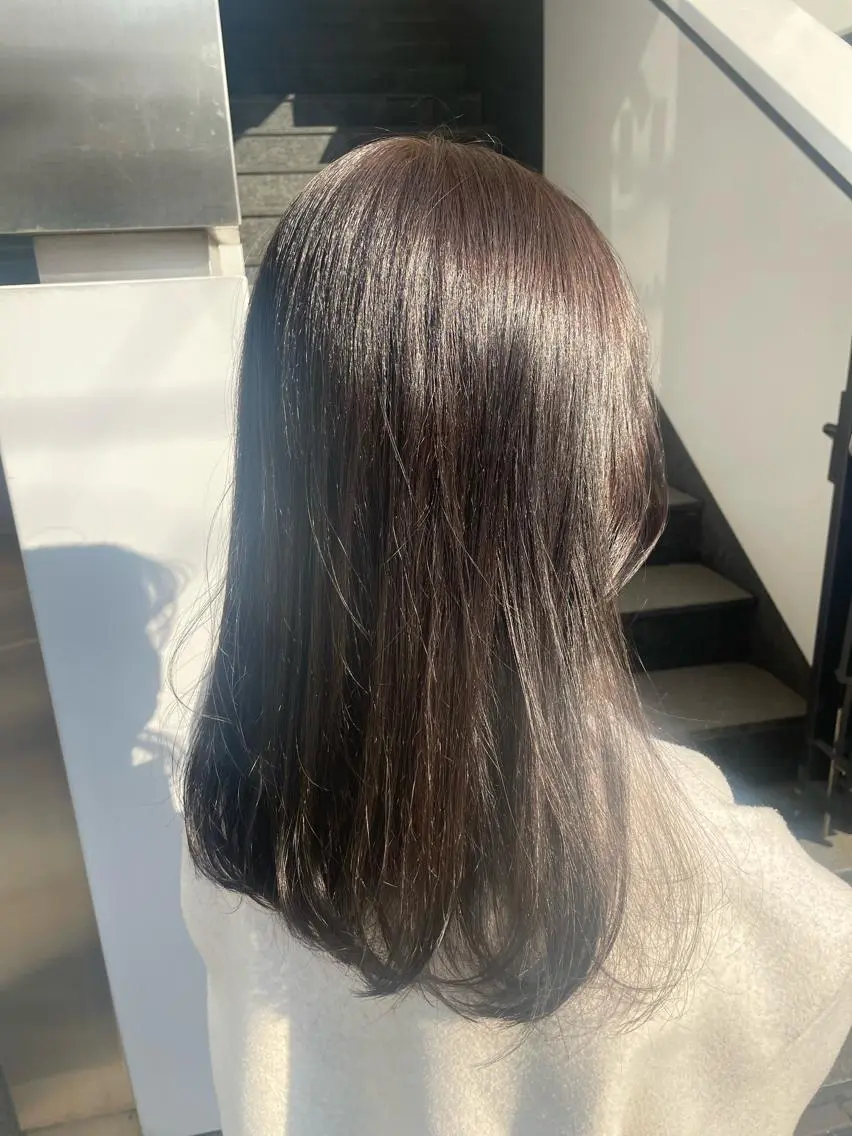 セミロング カラー アートディレクター 尾内 友美のヘアスタイル