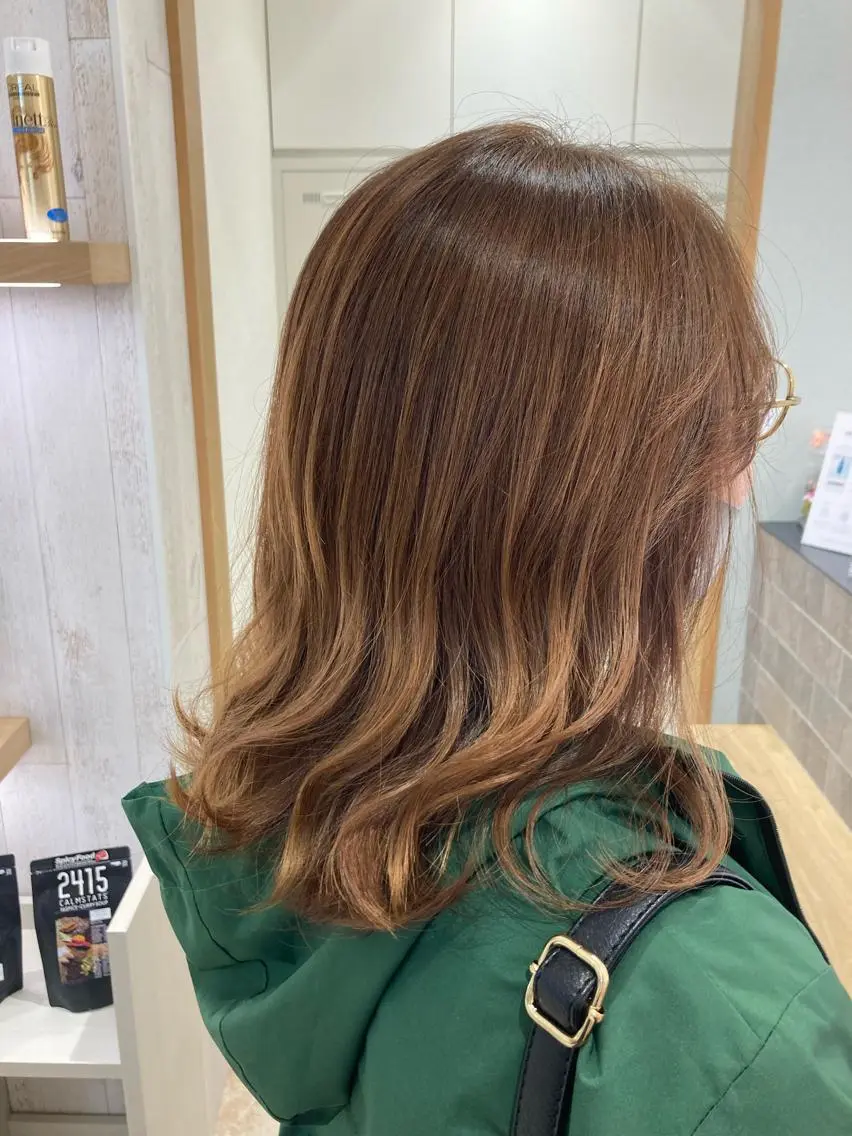 ミディアム カラー cyan SANAMIのヘアスタイル
