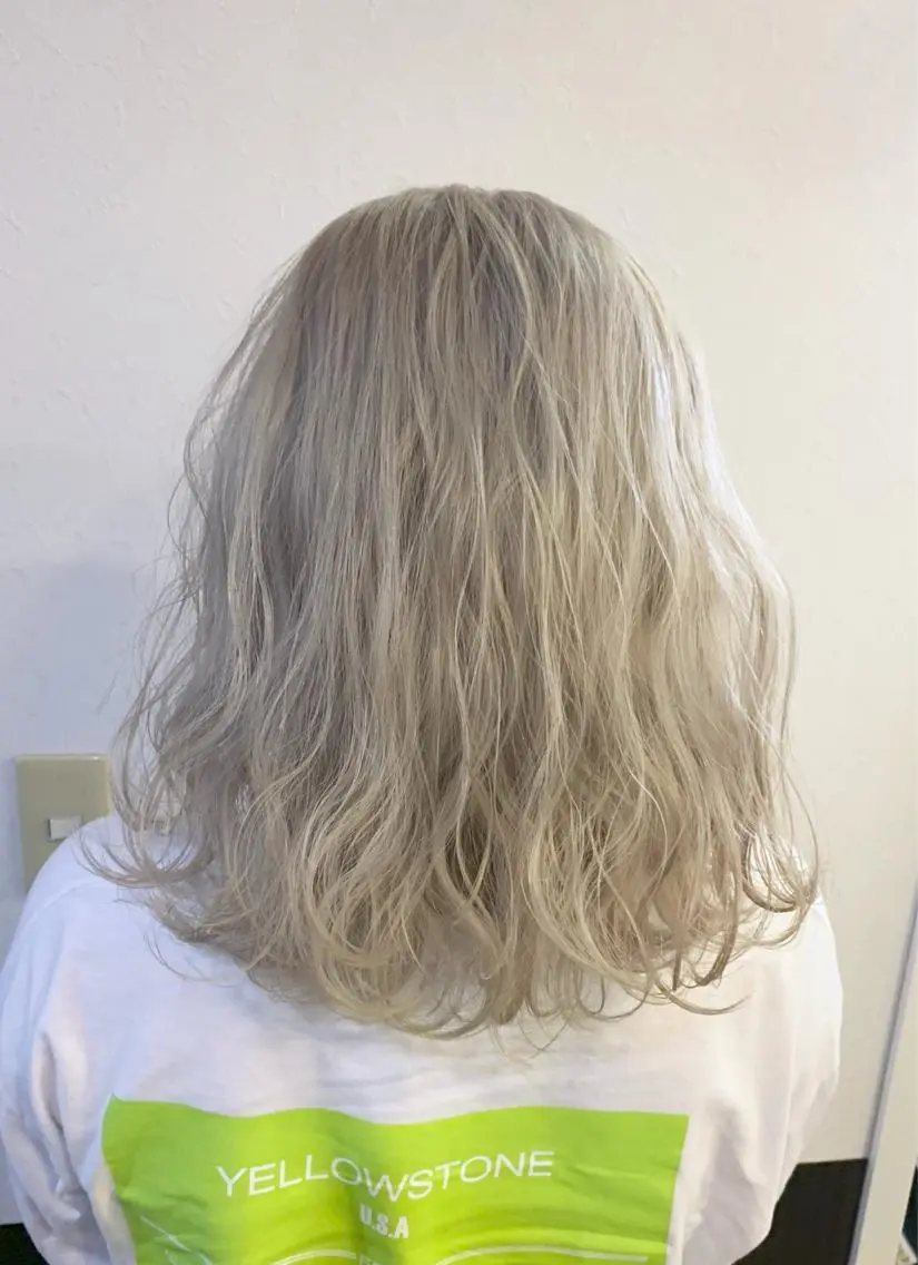 ミディアム カラー ブリーチ ブロンド ホワイトブロンド 色落ちまでキレイに！ ！女性サロンのヘアスタイル