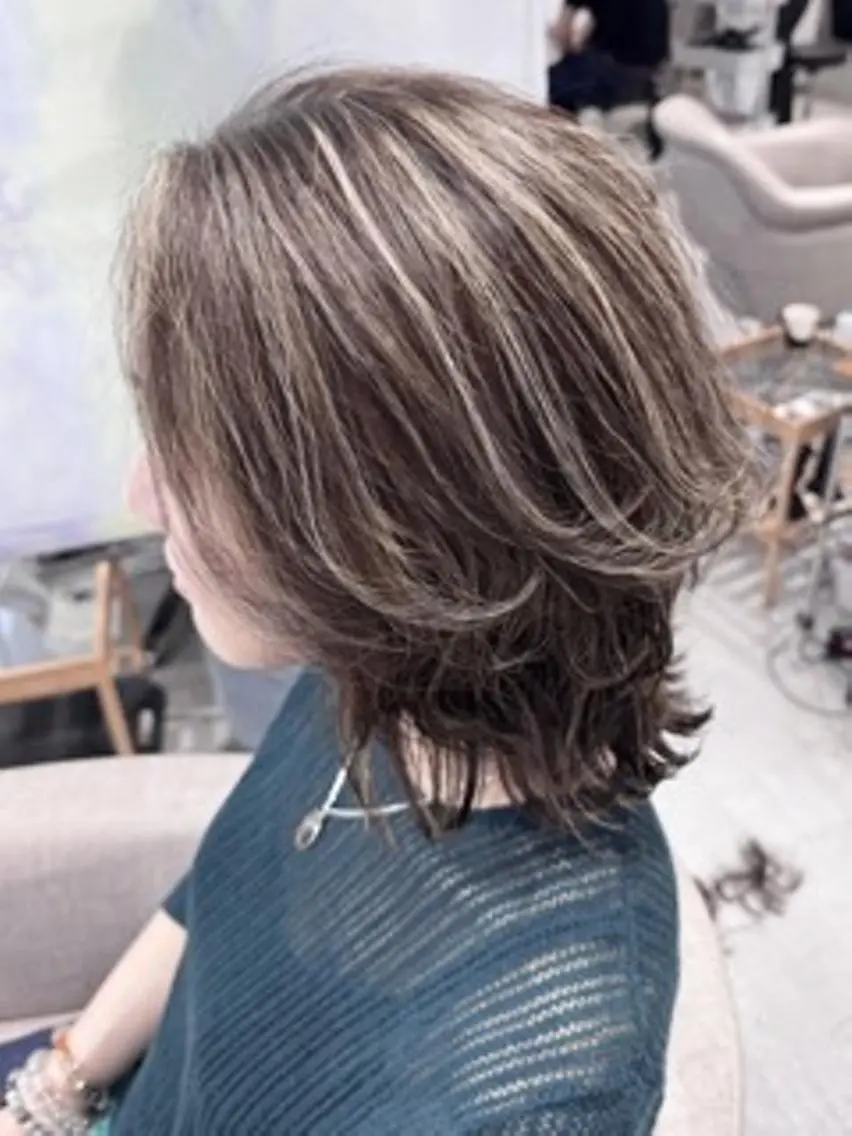 ミディアム 卒業式のヘアスタイル ハイライト カット ヘアカラー トリートメント 白髪ぼかし×ショート 稲垣 圭祐のヘアスタイル