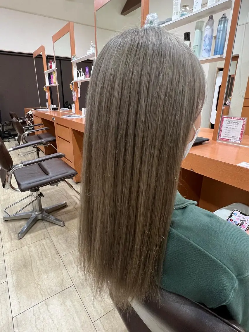 ロング カラー ブリーチ グレージュ ミルクティーグレージュ 仕上がり満足度 No.1池田篤史のヘアスタイル