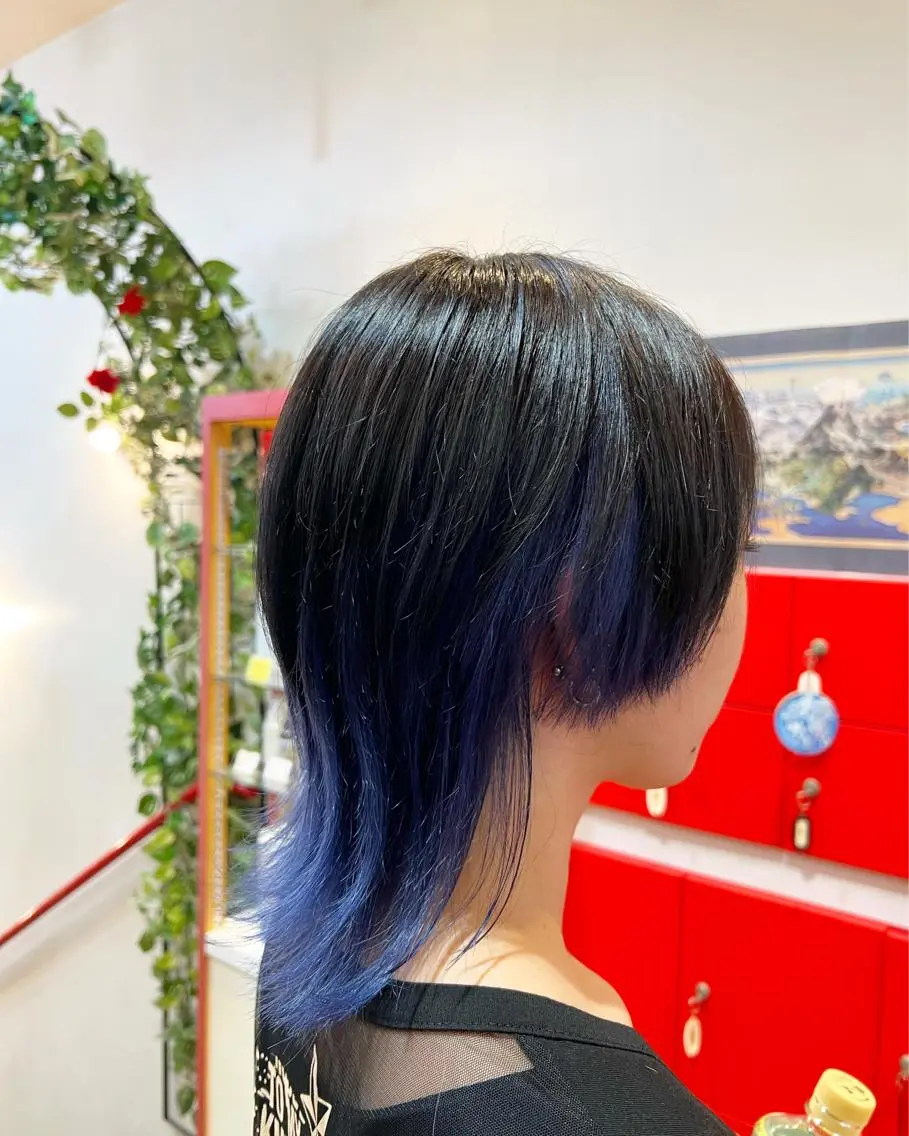 ショート カラー ブルーカラー インナーカラー ネイビーカラー ウルフカット ヘアカラー まさき✂︎ /ブリーチカラーのヘアスタイル