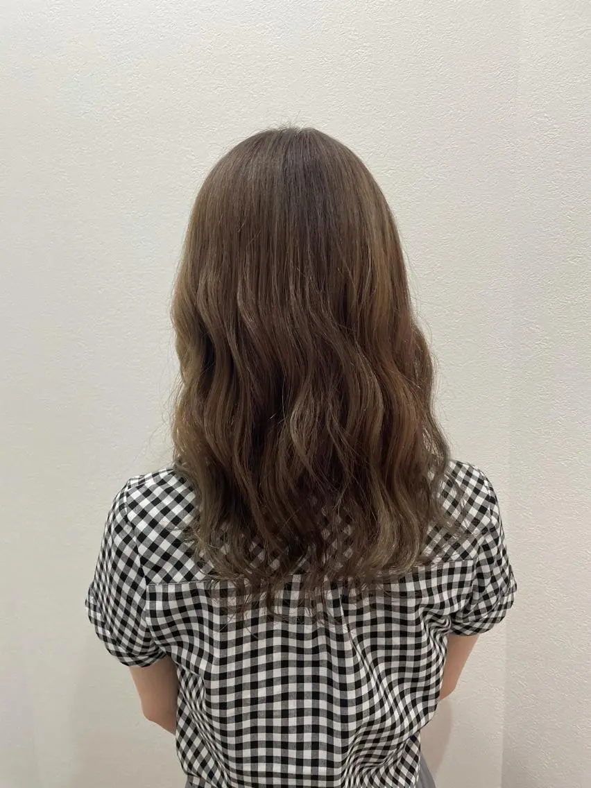 セミロング カラー ヘアカラー トリートメント 山本 愛永のヘアスタイル