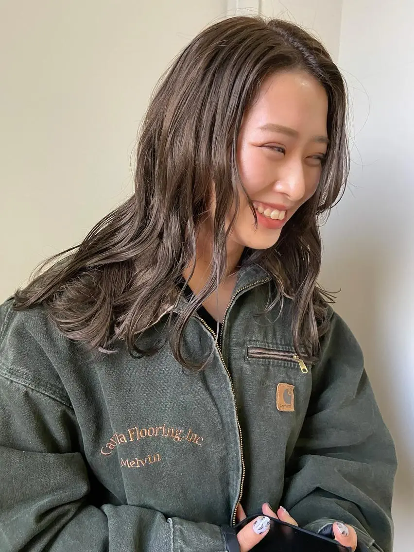 セミロング カラー バレイヤージュ ブリーチ ケアブリーチ グレージュ ハイライトカラー カット ヘアカラー トリートメント 岡本康平/ボブ/ブリ ーチ/酸性ストレートのヘアスタイル