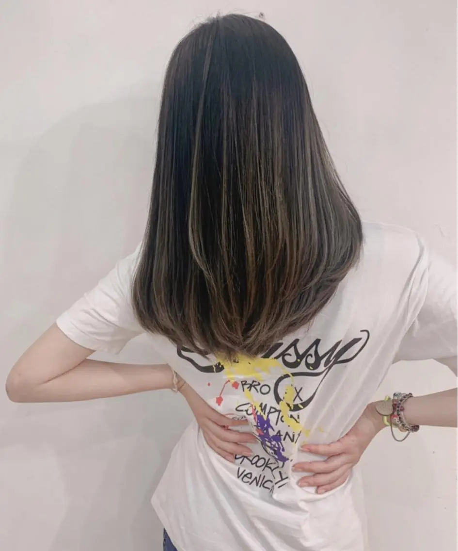 セミロング カラー アッシュ バレイヤージュ ブリーチ デザインカラー グレージュ カット ヘアカラー トリートメント 京都大人女性ショート 徒歩1分/秋山のヘアスタイル