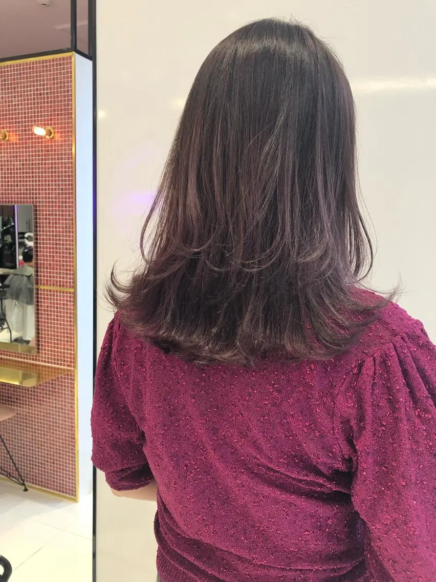 ミディアム カラー レイヤーカット 相川 愛実のヘアスタイル