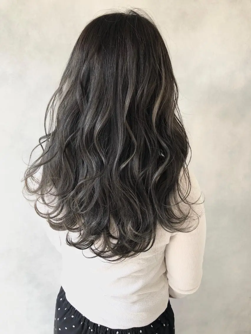 セミロング ハイライト ヘアカラー トリートメント 小澤大輔 YOLO hairのヘアスタイル
