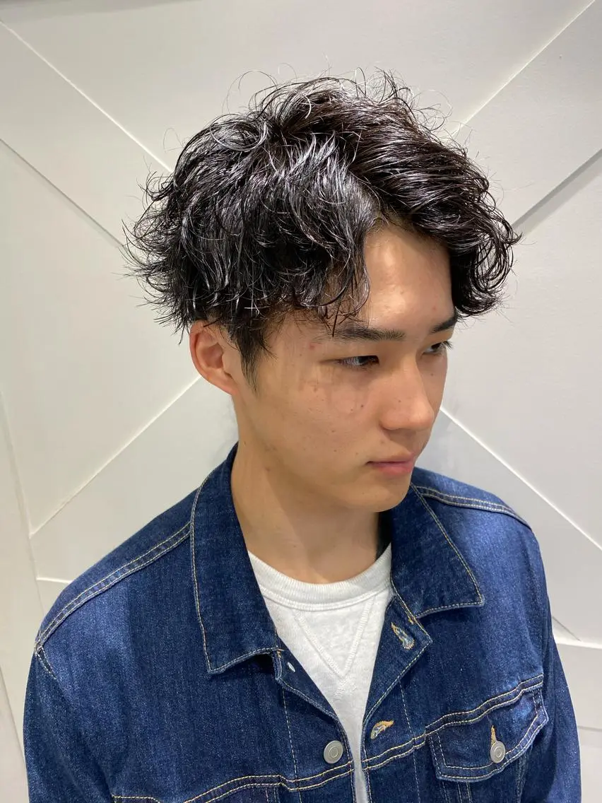 ショート カラー パーマ メンズ メンズパーマ 外ハネヘア カット パーマ 平内 賢人のヘアスタイル