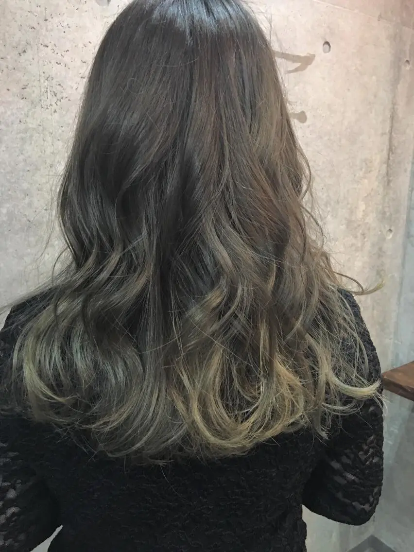 ロング 鷺谷 玲奈のヘアスタイル