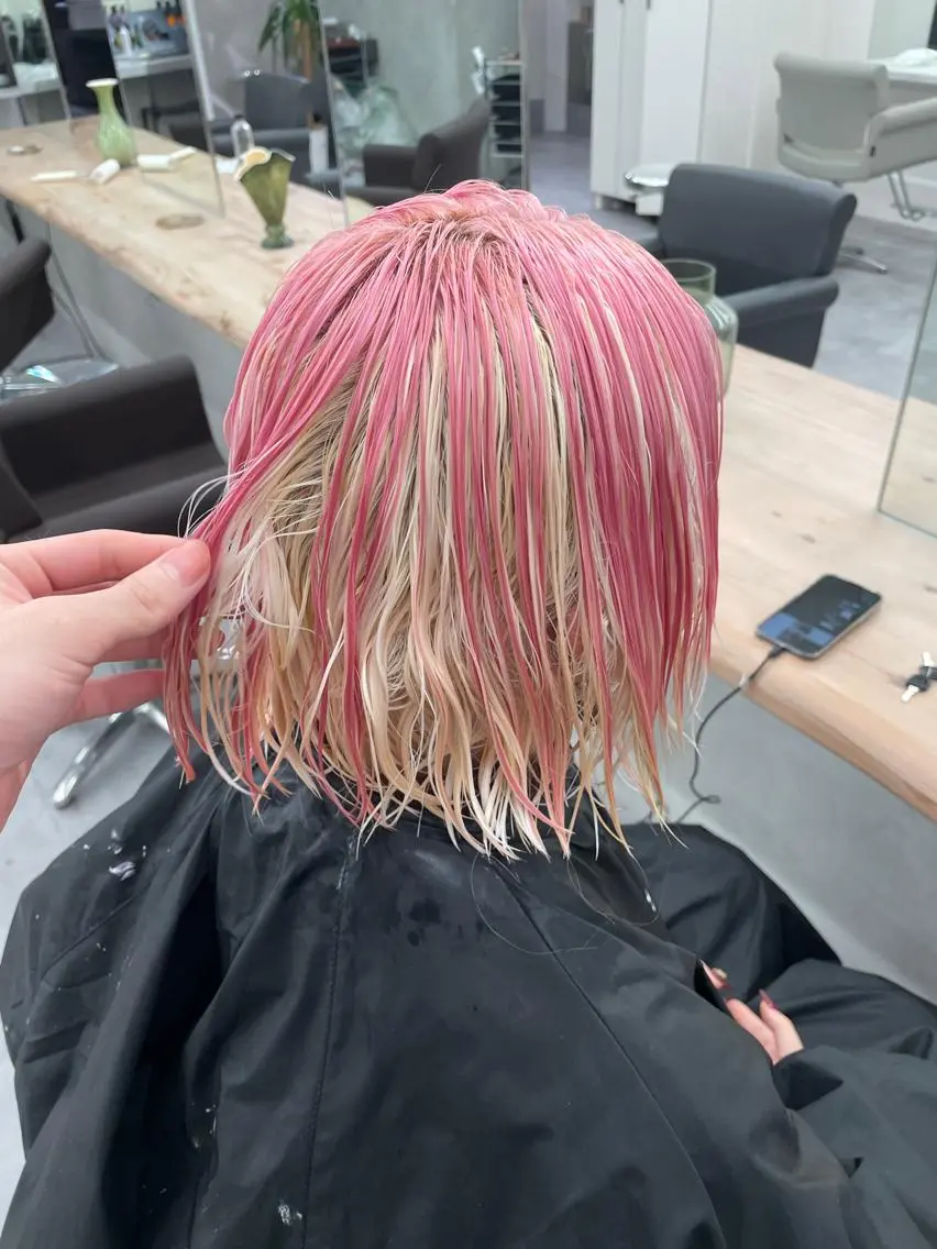 ミディアム カラー 切りっぱなしボブ レイヤー/縮毛矯正のヘアスタイル