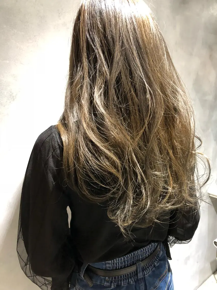 カラー shinka omotesandoのヘアスタイル
