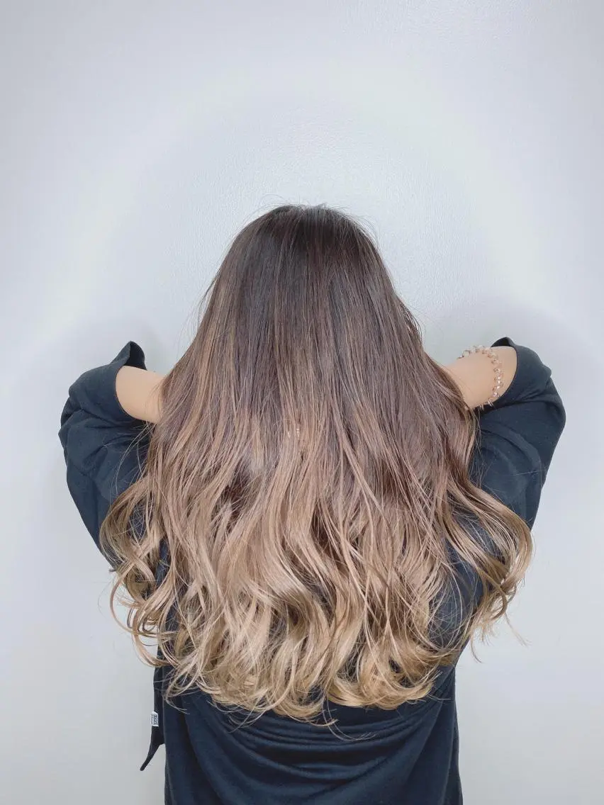 ロング カラー AI 高田馬場店のヘアスタイル