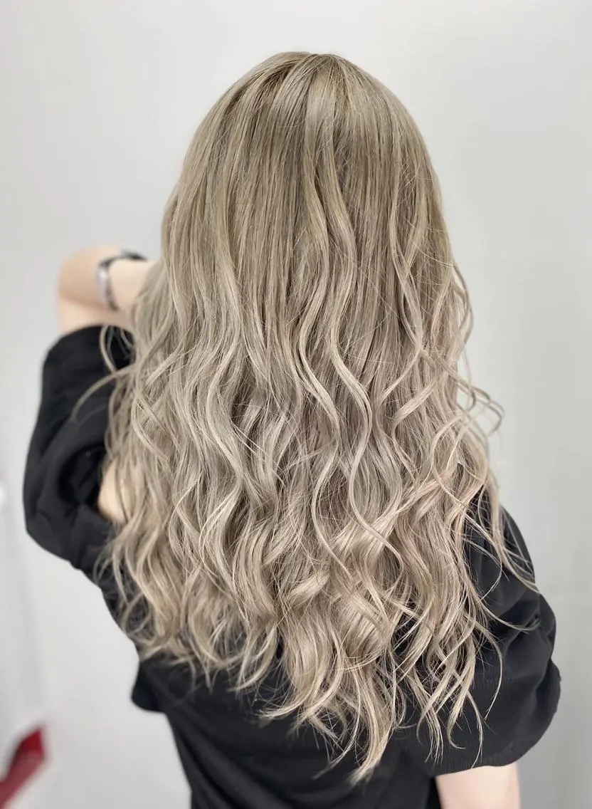 セミロング カラー ヘアカラー トリートメント 🩷モテるハイトーン 🩷ブリーチ特化🩷のヘアスタイル