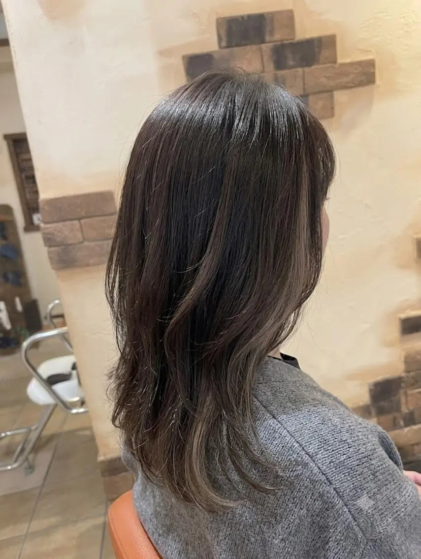 ミディアム アッシュ アッシュブラウン レイヤーカット カット ヘアカラー トリートメント flencia 丸 和博｜カットのヘアスタイル