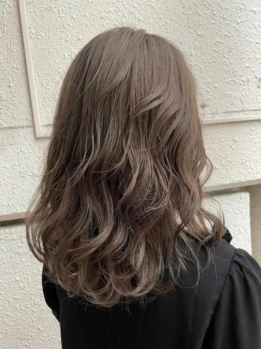 ミディアム カラー ダブルカラー グレージュ ハイライトカラー ハイライト sato manamiのヘアスタイル