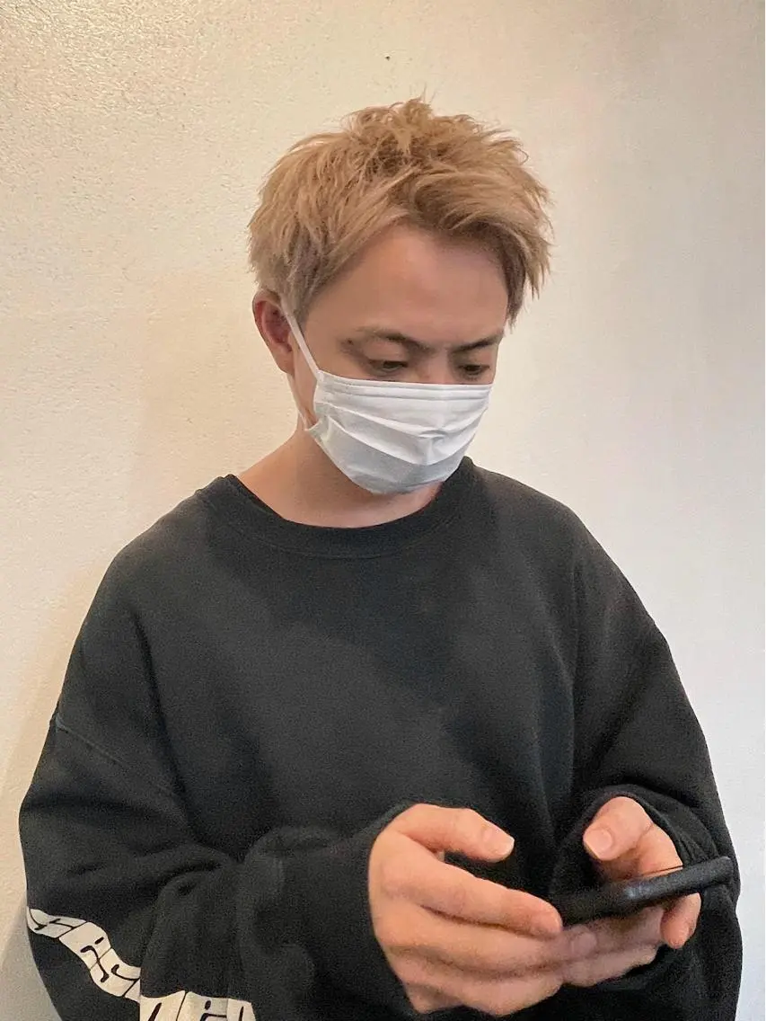 ショート カラー メンズ スパイキーショート ベージュカラー ミルクティーベージュ ショートヘア カット ヘアカラー h a k u 大倉 卓人のヘアスタイル